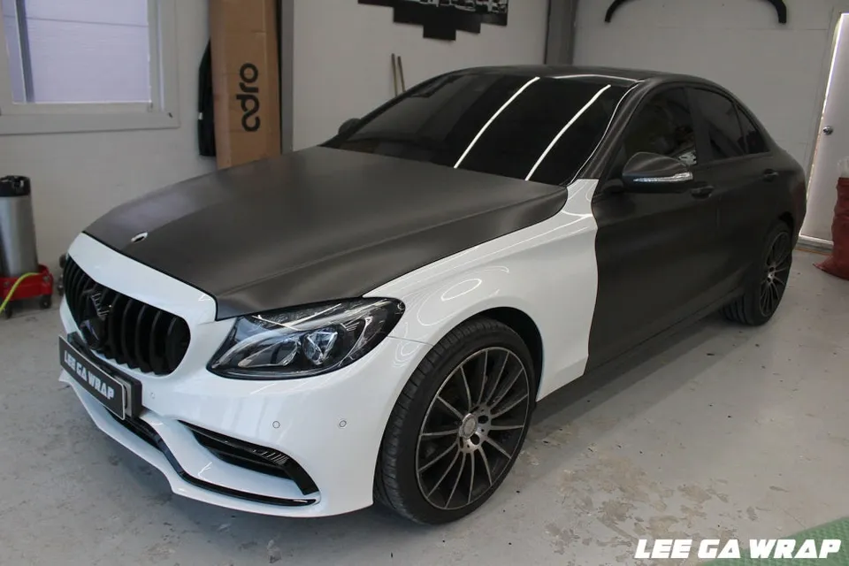 Mercedes-Benz Cクラスのカーラッピング事例|費用目安・仕上がり 施工写真 1-1