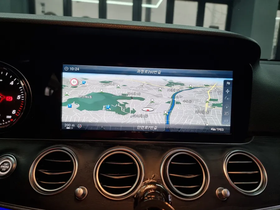 Mercedes-Benz E-Class W213 ambient lighting - Mercedes-Benz E-Class W213 Ambient Lighting Review photo 5