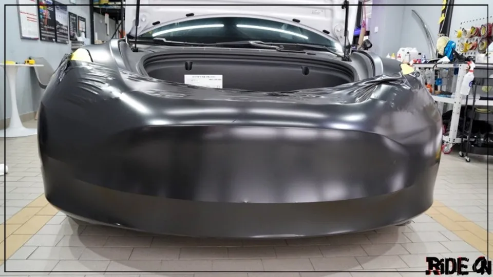 Tesla Model 3のカーラッピング事例|サテンブラックの高級感 施工写真 3-2