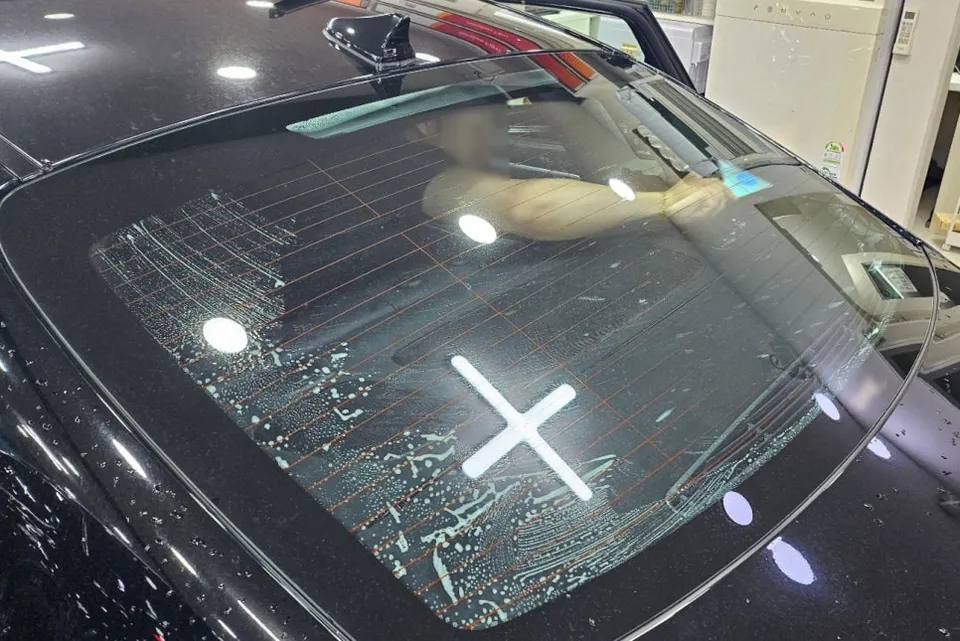 Hyundai Azeraのカーフィルム施工事例 施工写真 1-2