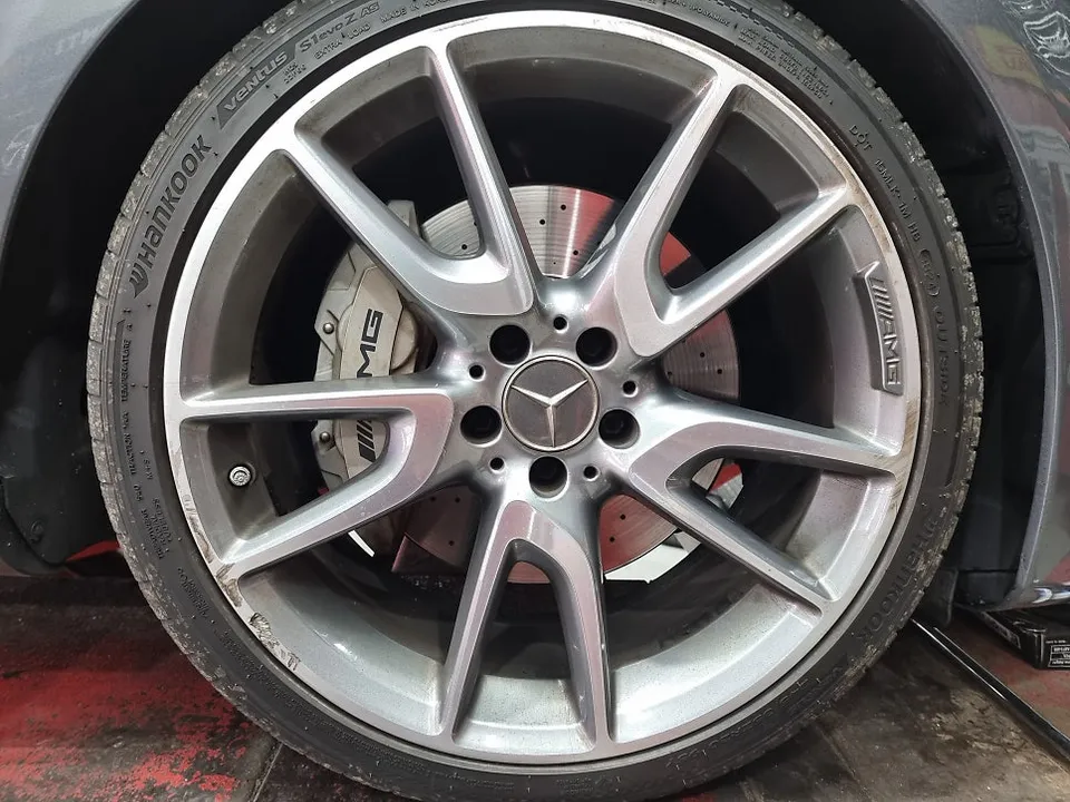 Mercedes-Benz E-Class wheel repair - Mercedes-Benz E-Class Wheel Repair & Painting Review photo 4
