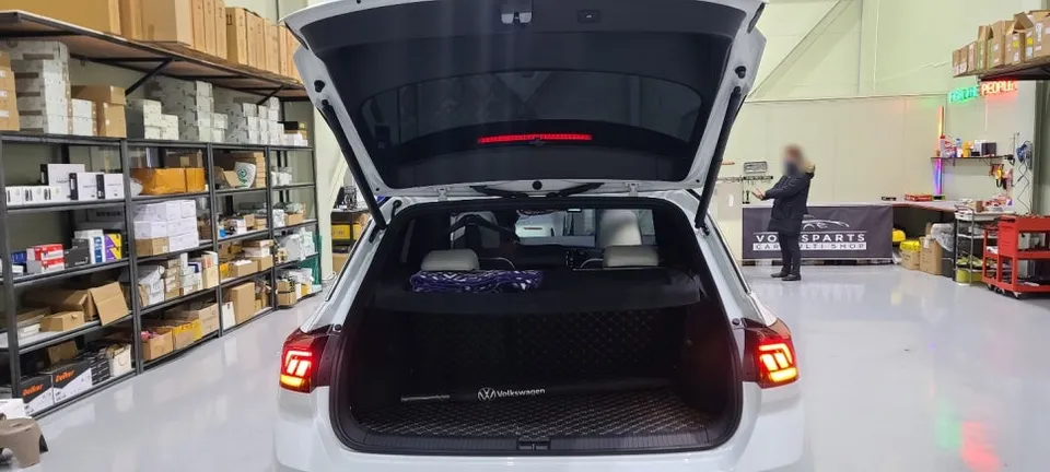 Volkswagen Jetta ambient lighting - Volkswagen Jetta Ambient Lighting Review — Enhanced Interior Mood photo 3