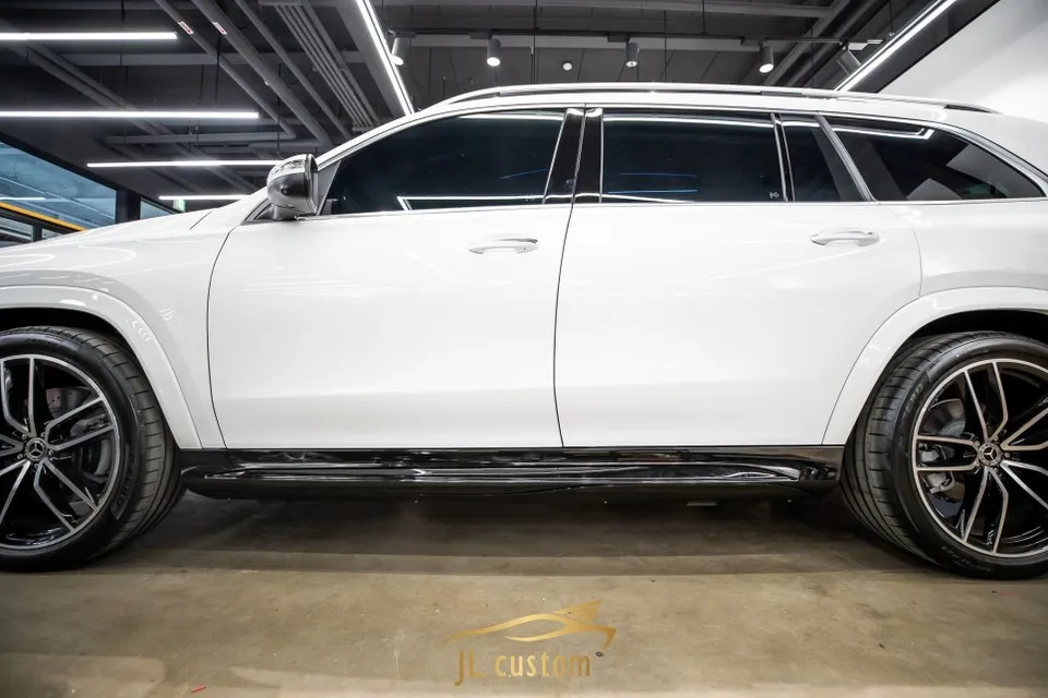 Mercedes-Benz GLS ambient lighting - Mercedes-Benz GLS Ambient Lighting Review: Mood Lighting Upgrade photo 5