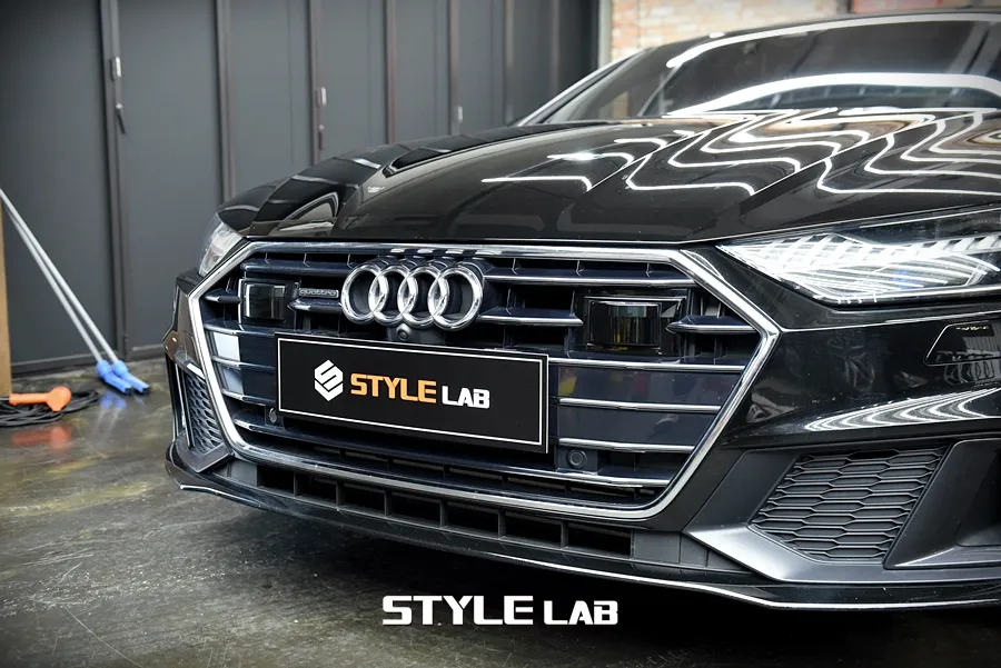 Audi A7のカーラッピング事例|クローム除去で精悍な印象に 施工写真 3-1
