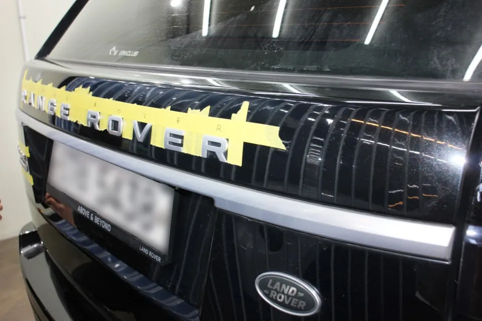 Land Rover Vogueのカーラッピング事例｜クロームパーツのイメージチェンジ 施工写真 2-1