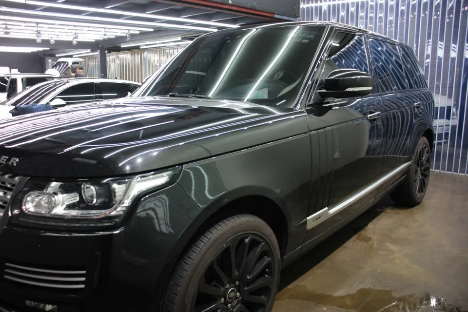 Land Rover Vogueのカーラッピング事例｜クロームパーツのイメージチェンジ 施工写真 2-2