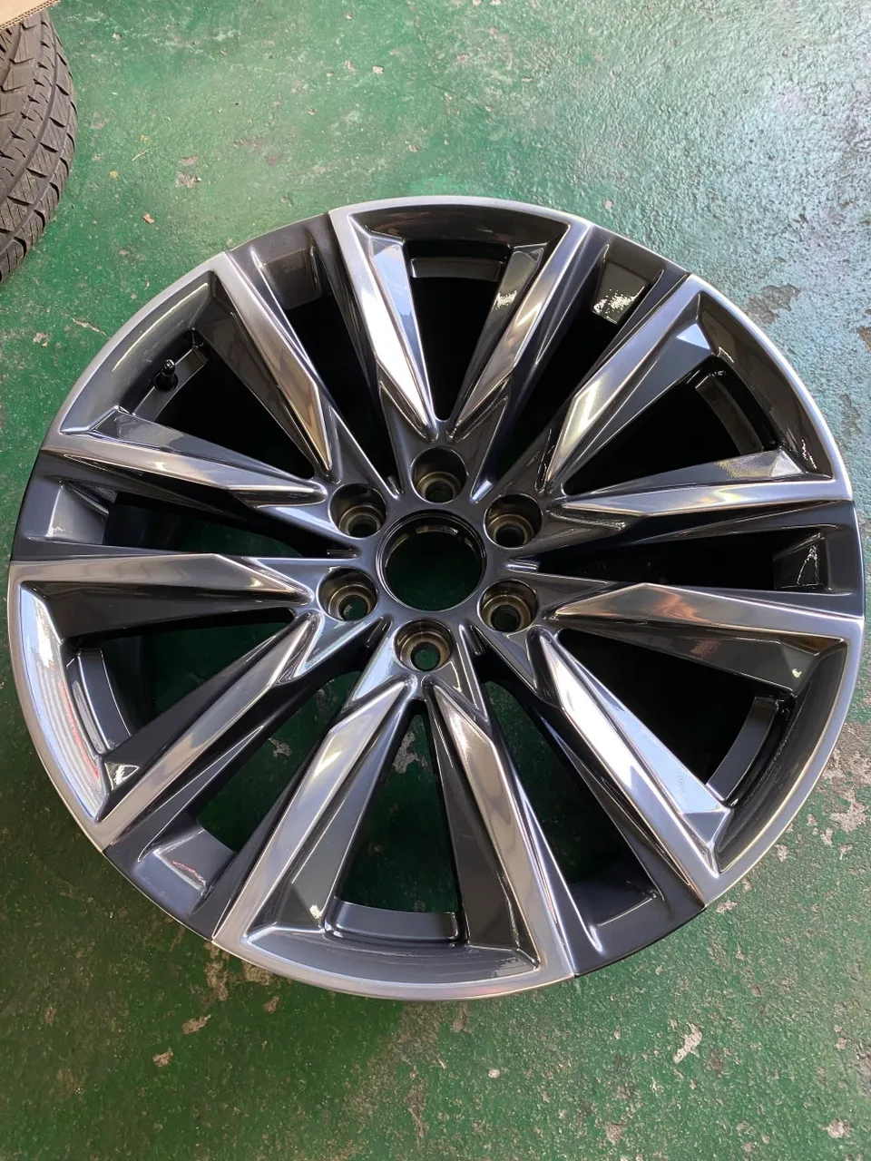 Cadillac Escalade wheel repair - Cadillac Escalade Wheel Repair & Painting Review - Restored to Pe photo 5