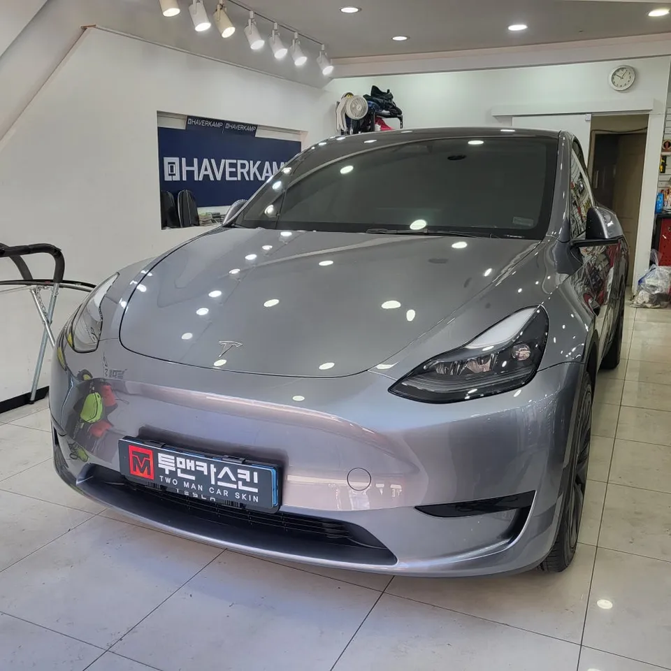 Tesla Model Yのカーラッピング事例|実例と費用目安 施工写真 3-1