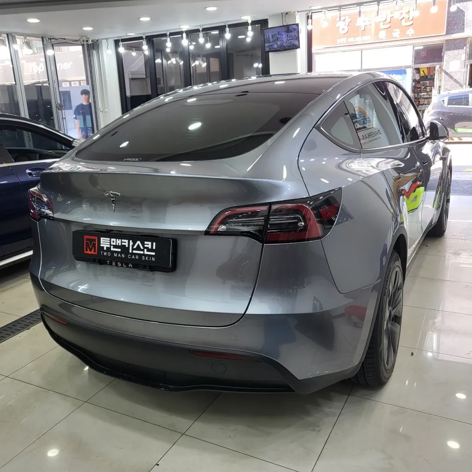 Tesla Model Yのカーラッピング事例|実例と費用目安 施工写真 3-2
