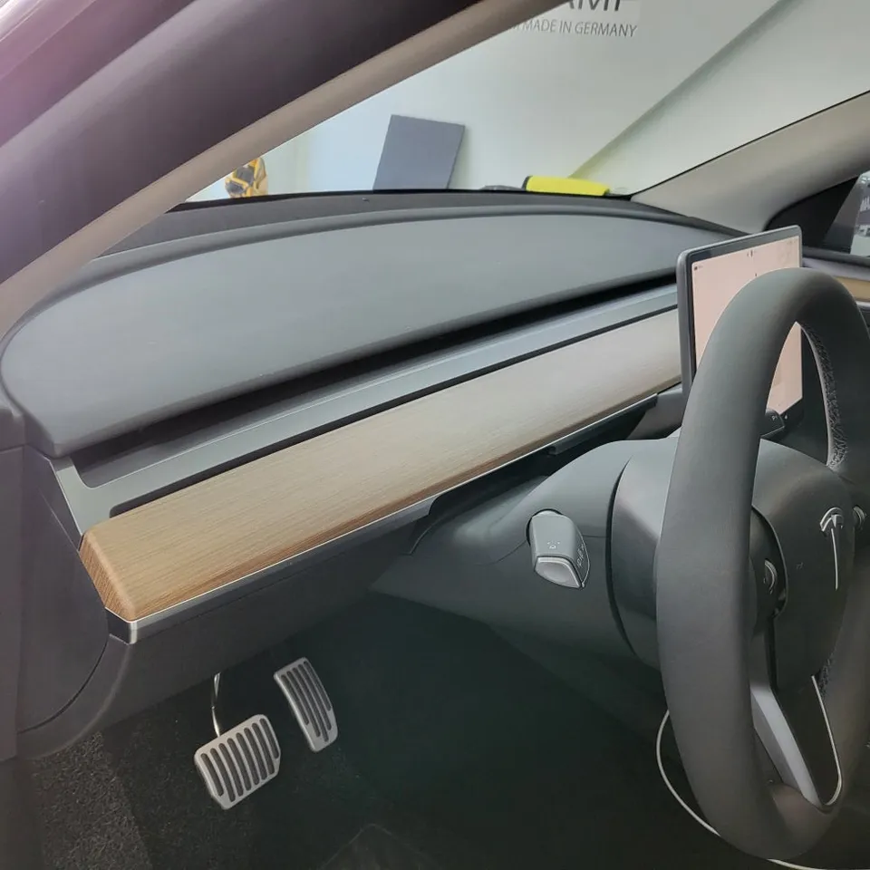 Tesla Model Yのカーラッピング事例|実例と費用目安 施工写真 2-3