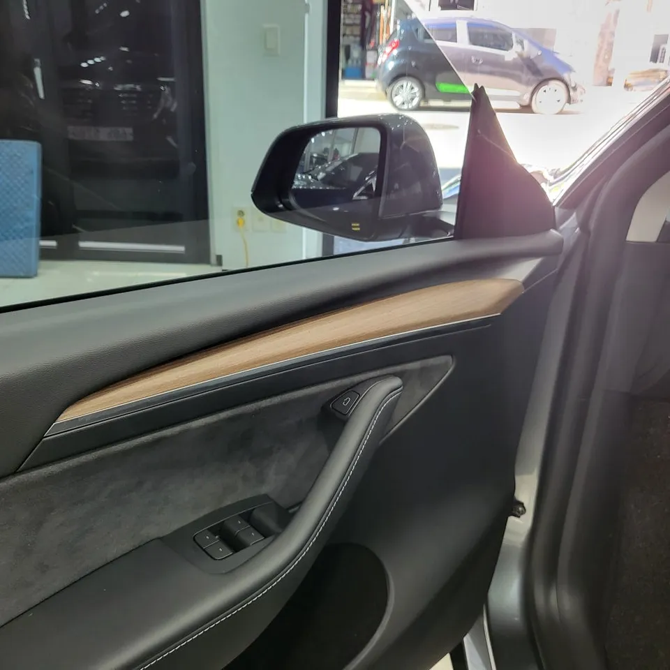 Tesla Model Yのカーラッピング事例|実例と費用目安 施工写真 3-3