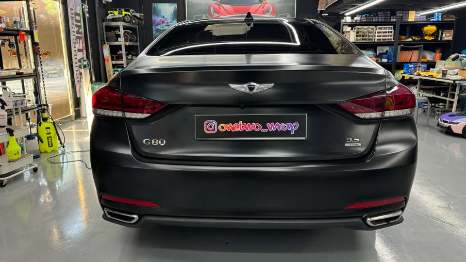Genesis G80のカーラッピング事例｜サテンブラックの美しさ 施工写真 4-1