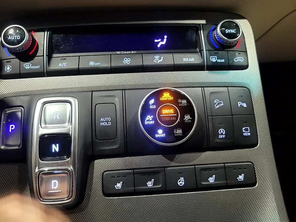 Hyundai Palisadeのドライブレコーダー取付事例 施工写真 3-2