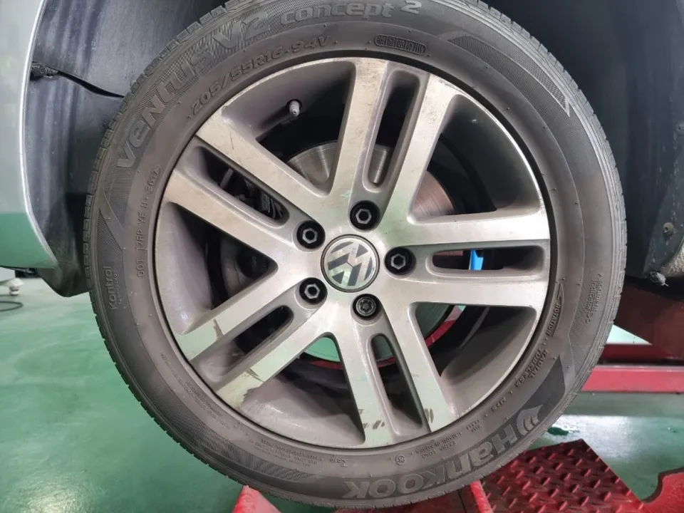 Volkswagen Golfのホイールリペア・塗装事例 施工写真 3-1