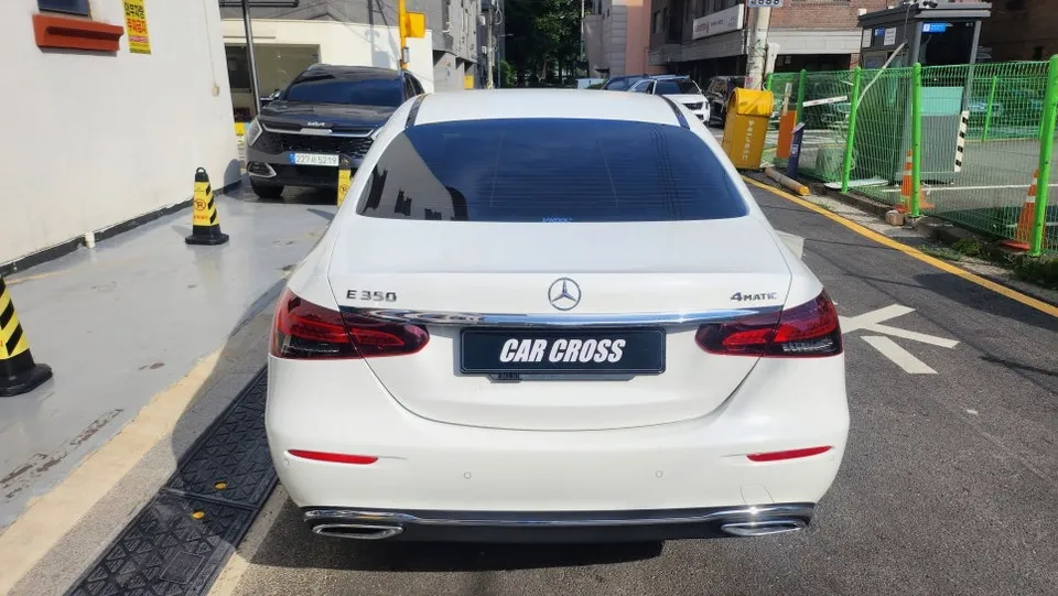 Mercedes-Benz Eクラス W213のカーラッピング事例｜費用目安・仕上がり 施工写真 3-1