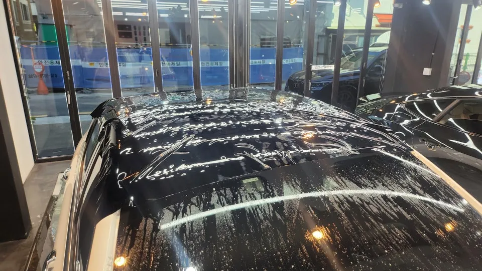 Mercedes-Benz Eクラス W213のカーラッピング事例｜費用目安・仕上がり 施工写真 3-2