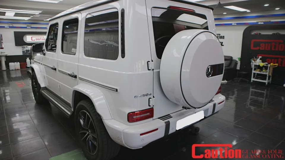 Mercedes-Benz G-Wagon vinyl wrap - Mercedes-Benz G-Wagon Vinyl Wrap Review: High-Gloss Silver photo 3