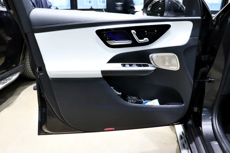 Mercedes-Benz GLC ambient lighting - Mercedes-Benz GLC Ambient Lighting Review: Cost & Results photo 3