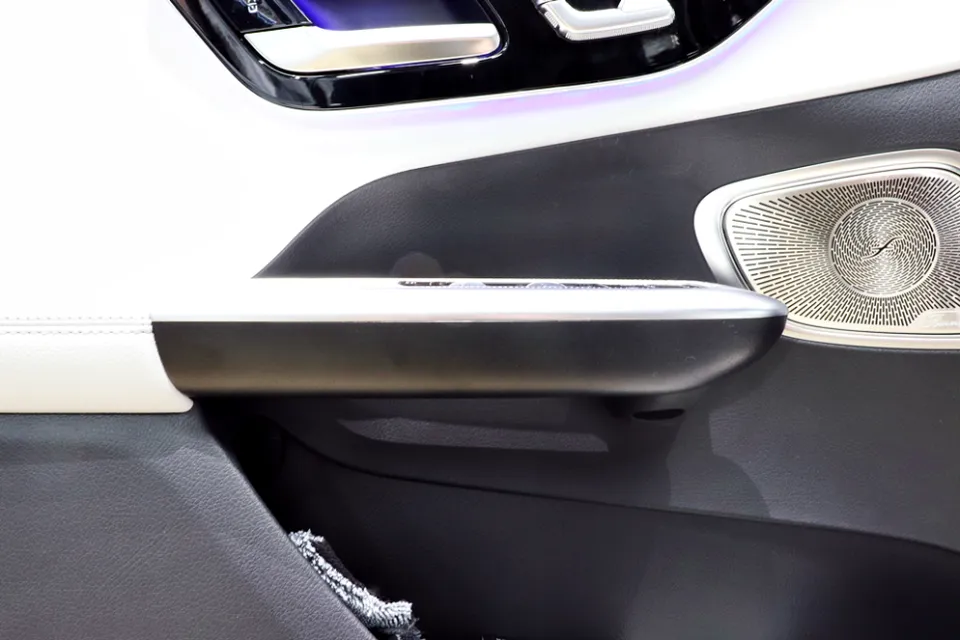 Mercedes-Benz GLC ambient lighting - Mercedes-Benz GLC Ambient Lighting Review: Cost & Results photo 4