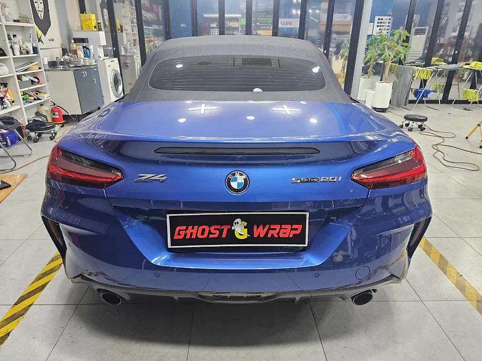 BMW Z4のカーラッピング事例|特別感をプラス 施工写真 3-1