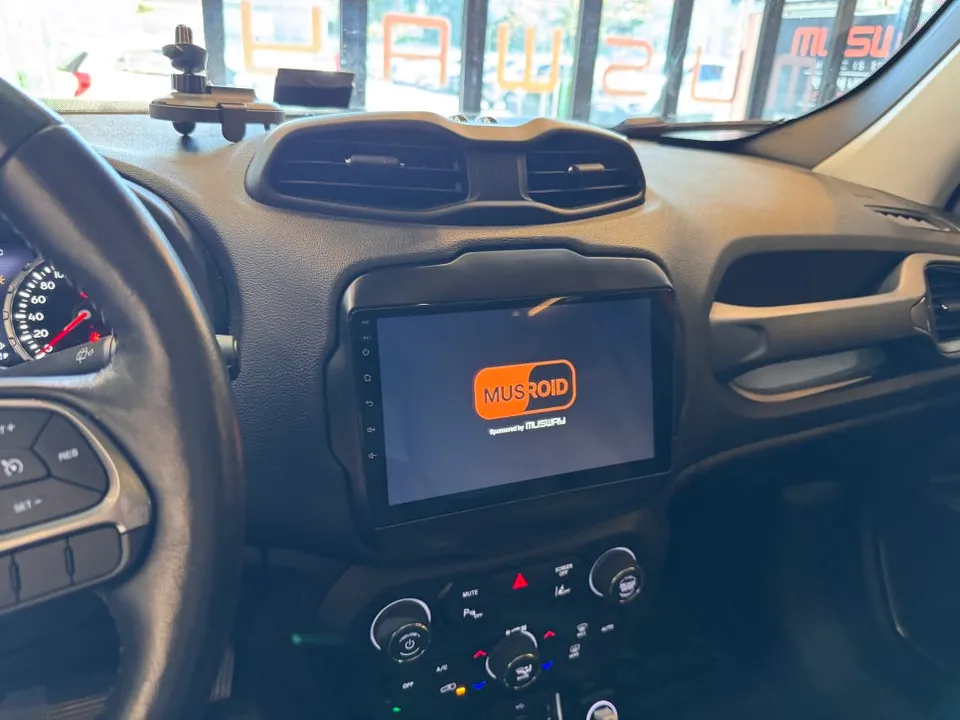 Jeep RenegadeのAndroid Auto・CarPlay取付事例 施工写真 2