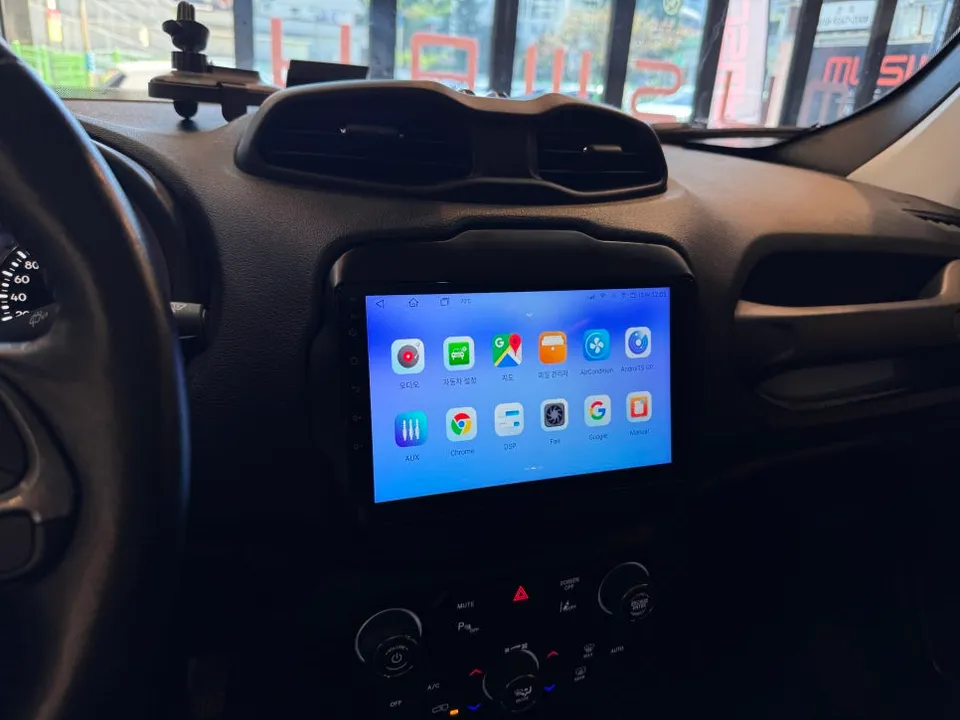 Jeep RenegadeのAndroid Auto・CarPlay取付事例 施工写真 4