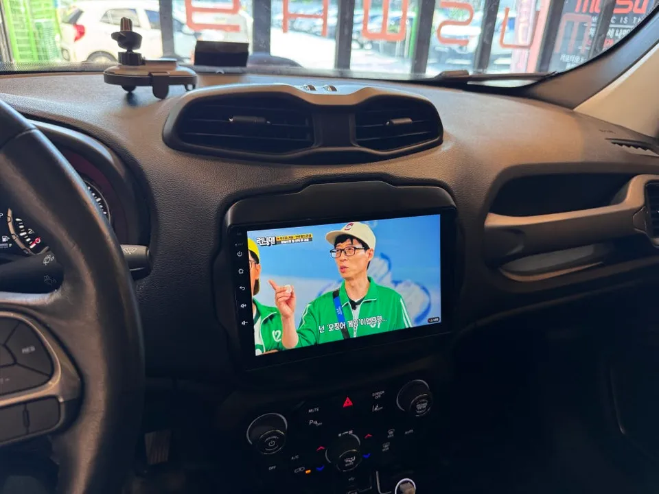 Jeep RenegadeのAndroid Auto・CarPlay取付事例 施工写真 6