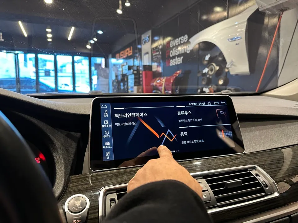 BMW 5 Series GT F07のAndroid Auto・CarPlay取付事例 施工写真 1-2