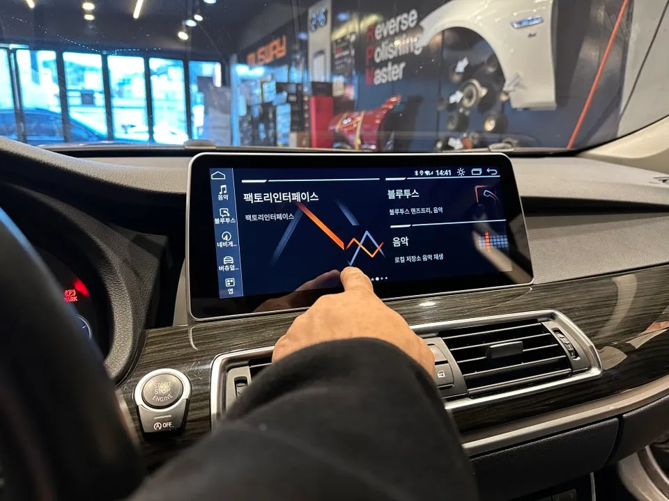 BMW 5 Series GT F07のAndroid Auto・CarPlay取付事例 施工写真 2-2