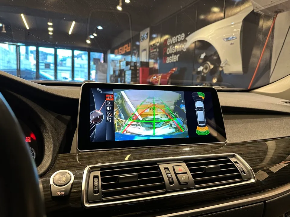 BMW 5 Series GT F07のAndroid Auto・CarPlay取付事例 施工写真 3-2