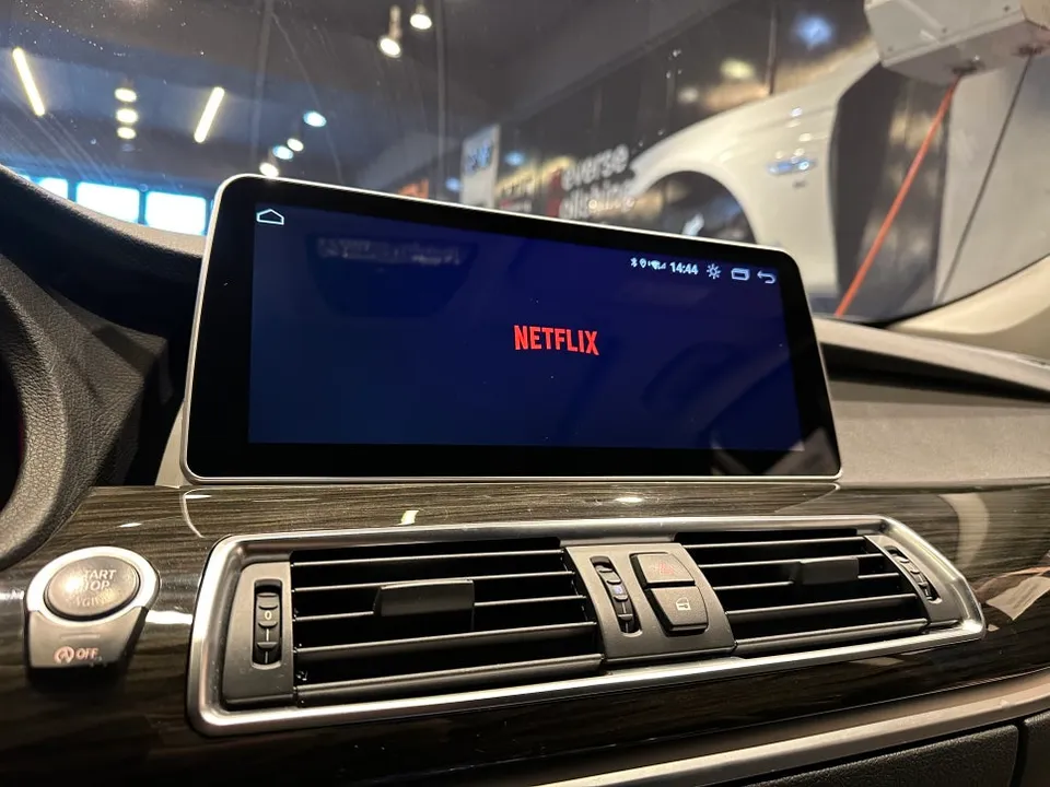 BMW 5 Series GT F07のAndroid Auto・CarPlay取付事例 施工写真 4-2