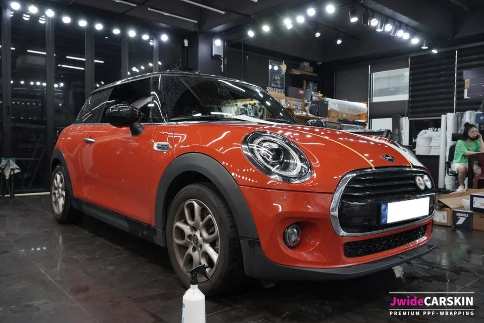 MINI MINI Cooperのカーラッピング事例|費用目安・仕上がり 施工写真 2-1