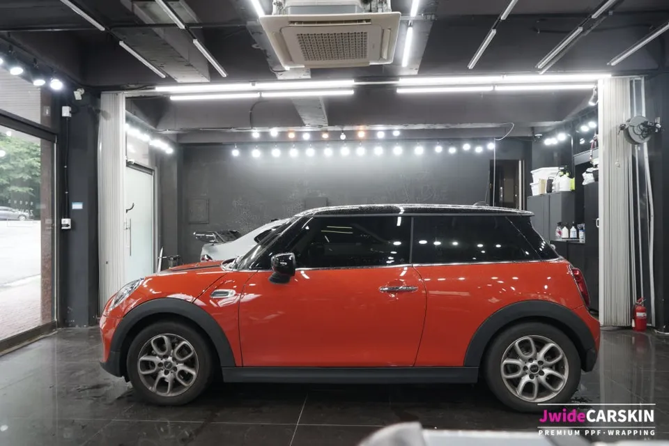 MINI MINI Cooperのカーラッピング事例|費用目安・仕上がり 施工写真 3-2