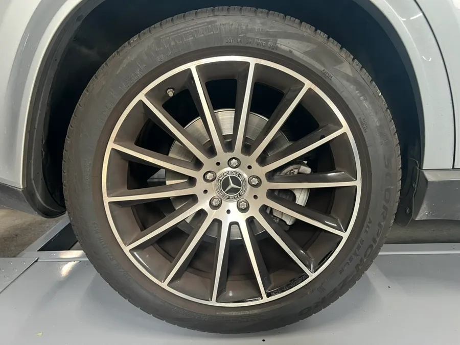 Mercedes-Benz GLEのホイールリペア・塗装事例 施工写真 3-1