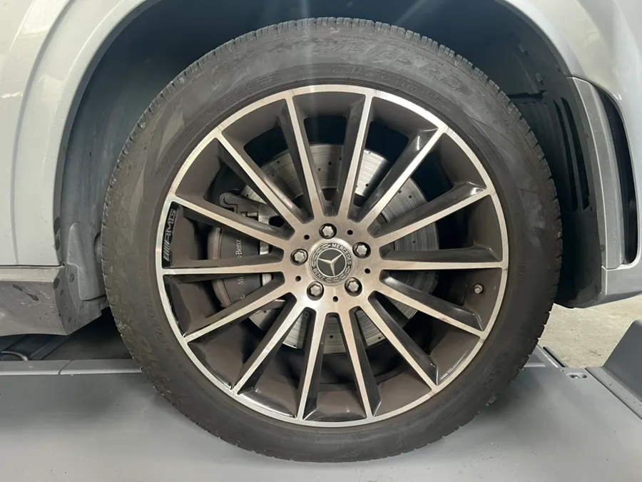 Mercedes-Benz GLEのホイールリペア・塗装事例 施工写真 4-1