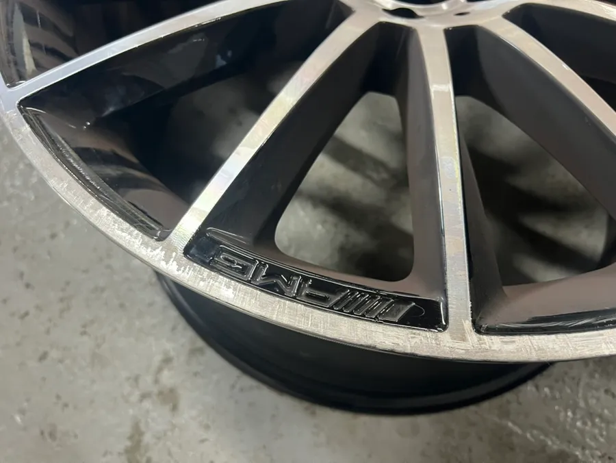 Mercedes-Benz GLEのホイールリペア・塗装事例 施工写真 2-2