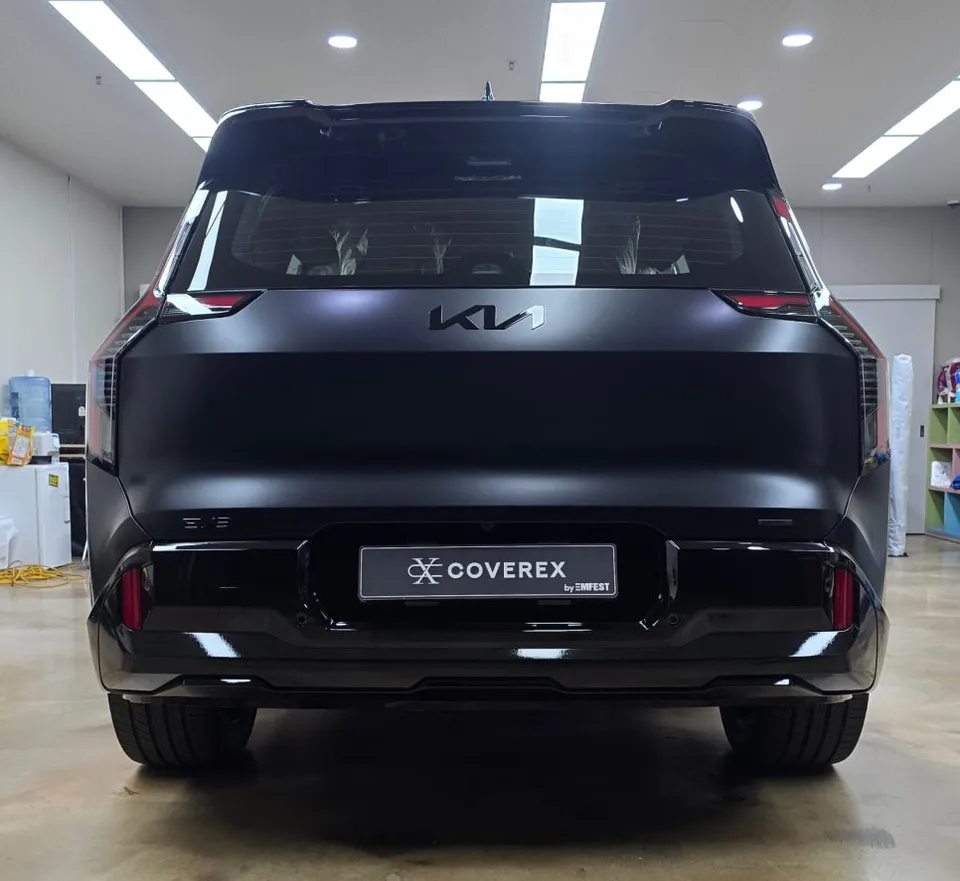 Kia EV9のカーラッピング事例|高級感ある仕上がり 施工写真 2-2