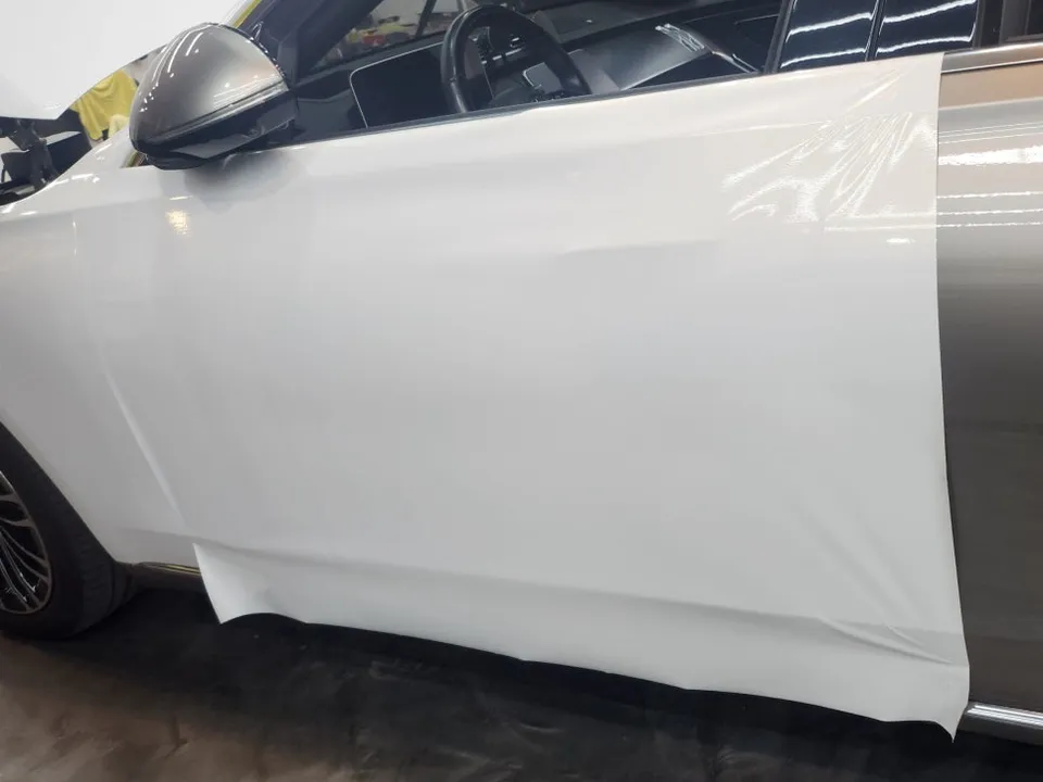 メルセデス・ベンツ Sクラス W222のカーラッピング事例 施工写真 2-2