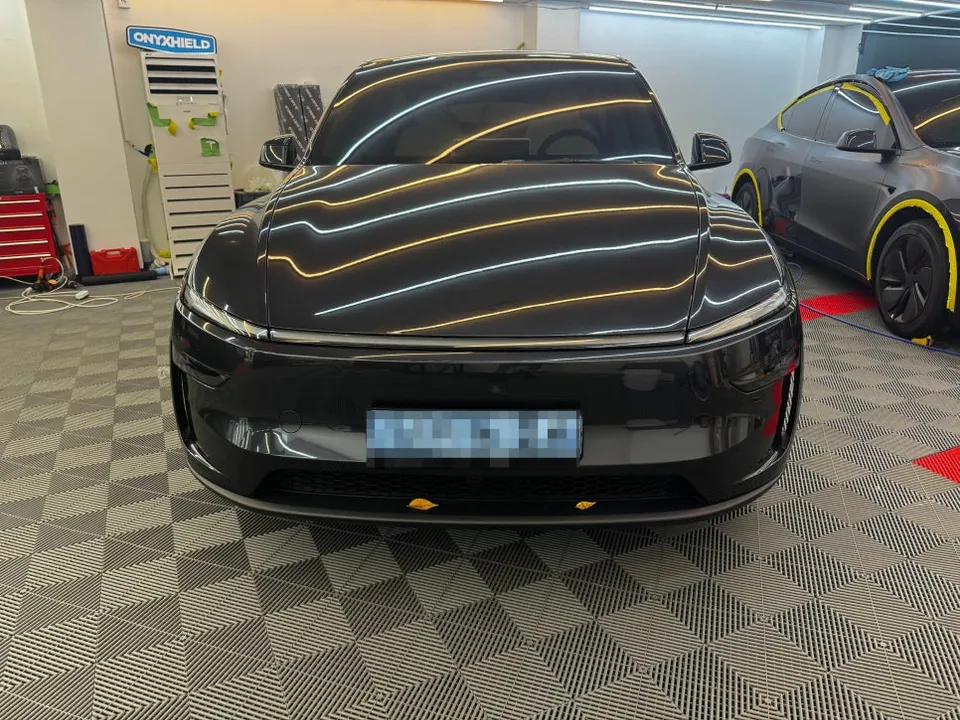 Tesla Model 3のPPF施工事例｜無光フィルムと計器パネル 施工写真 1-1