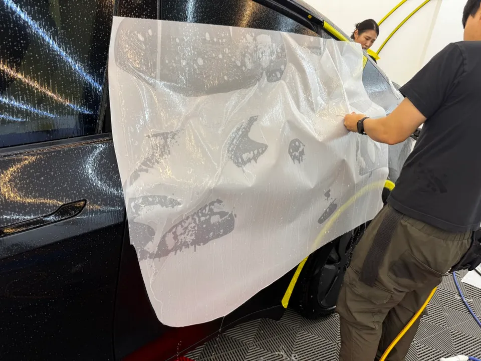 Tesla Model 3のPPF施工事例｜無光フィルムと計器パネル 施工写真 2-2