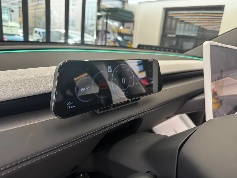 Tesla Model 3のPPF施工事例｜無光フィルムと計器パネル 施工写真 3-3