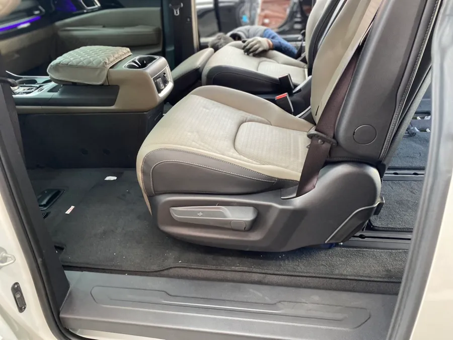 Kia Carnival KA4 ambient lighting - Kia Carnival KA4 Ambient Lighting Review: Cost & Results photo 3