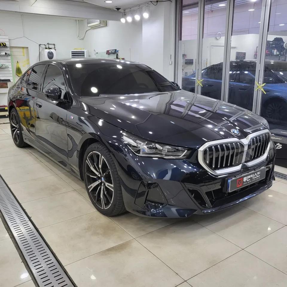 BMW 5 Series G30 PPF施工事例:フロントバンパー保護 施工写真 2-1