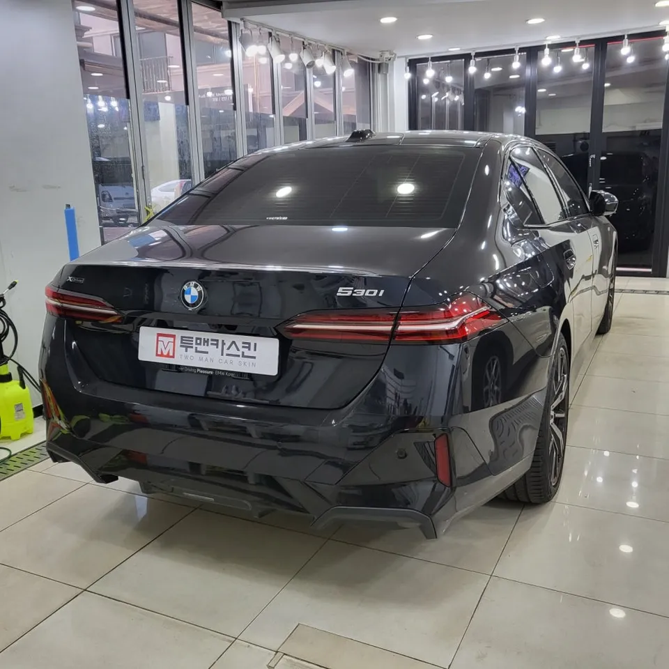 BMW 5 Series G30 PPF施工事例:フロントバンパー保護 施工写真 1-2