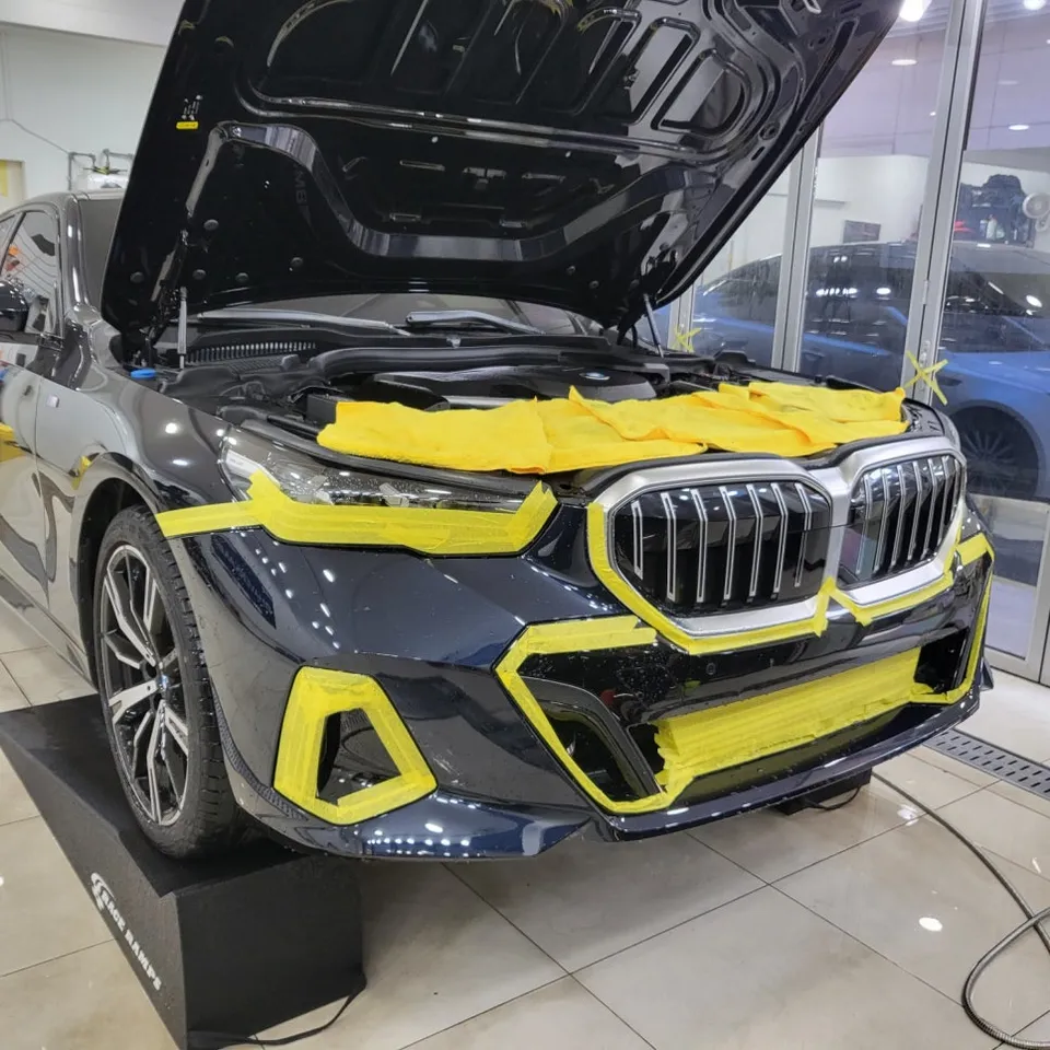 BMW 5 Series G30 PPF施工事例:フロントバンパー保護 施工写真 1-3