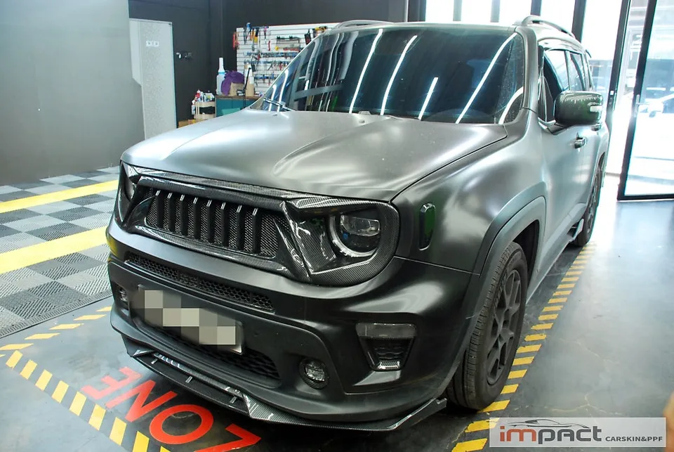 Jeep Renegadeのカーラッピング事例｜サテンブラック部分再施工 施工写真 1-1