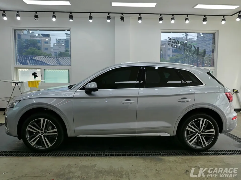 Audi Q5のカーラッピング事例 施工写真 2