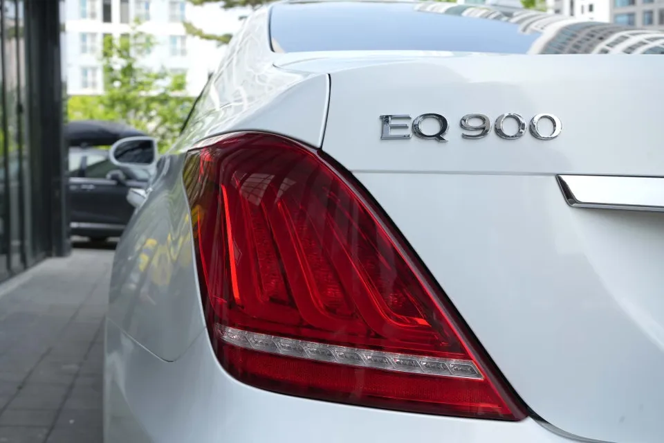 Genesis EQ900のカーラッピング事例|費用目安・仕上がり 施工写真 3-2