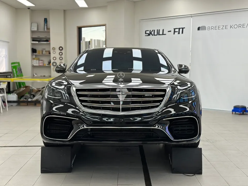 Mercedes-Benz S63 AMGのカーラッピング事例|費用目安・仕上がり 施工写真 2-1