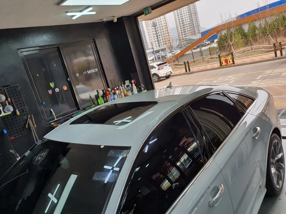 Audi A6のカーラッピング事例|費用目安と仕上がり 施工写真 2-1